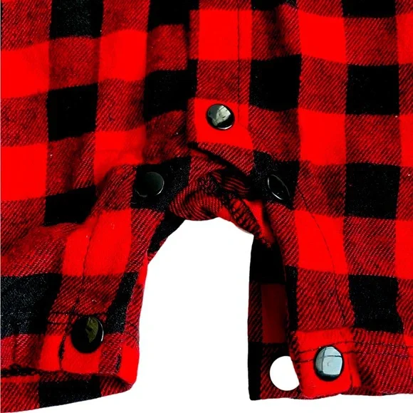 0-3 month Plaid Romper Red And Black Cotton Blend. Snap Closure - Picture 2 of 7